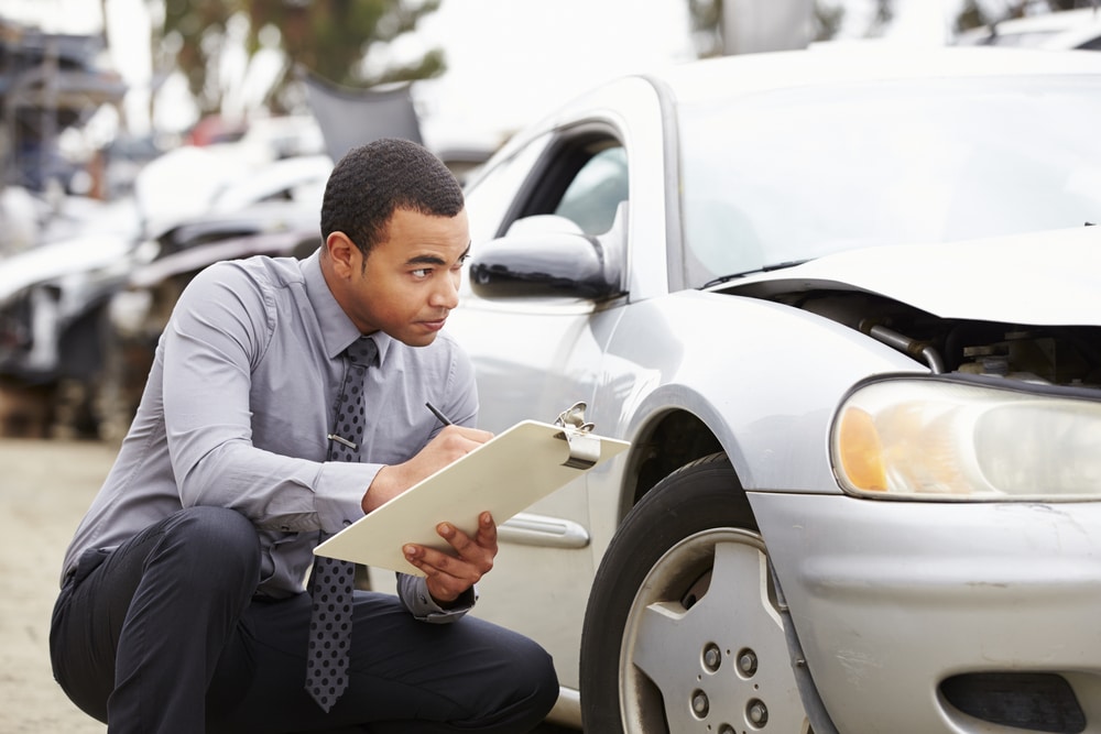 expert automobile inspecte voiture
