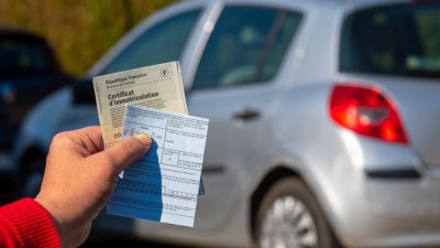 carte grise et certificat assurance voiture