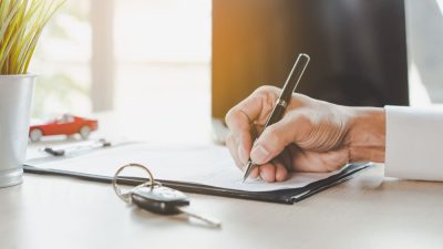 client signe contrat de leasing auto