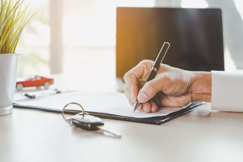 client signe contrat de leasing auto